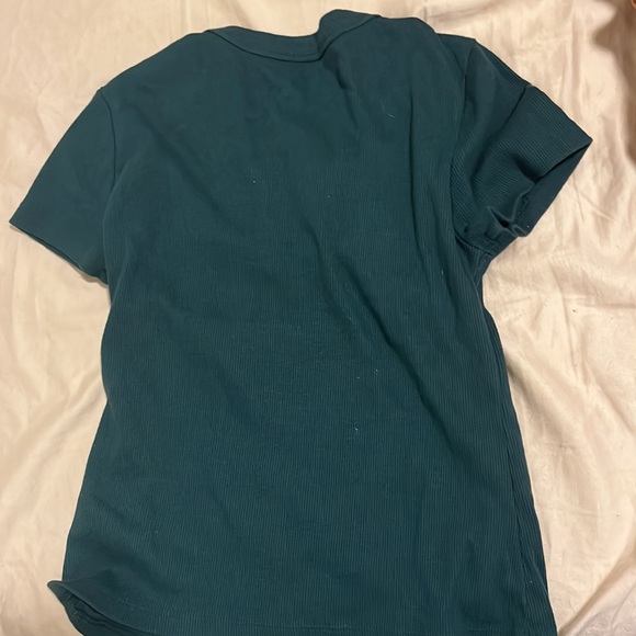 Old Navy tshirt - Picture 2 of 2